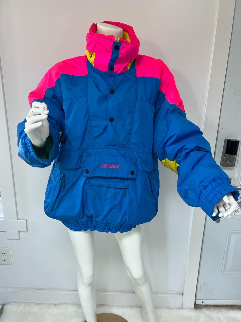 Vintage NEVICA ski Jacket Made in Hong Kong, retro colourful women’s size 46